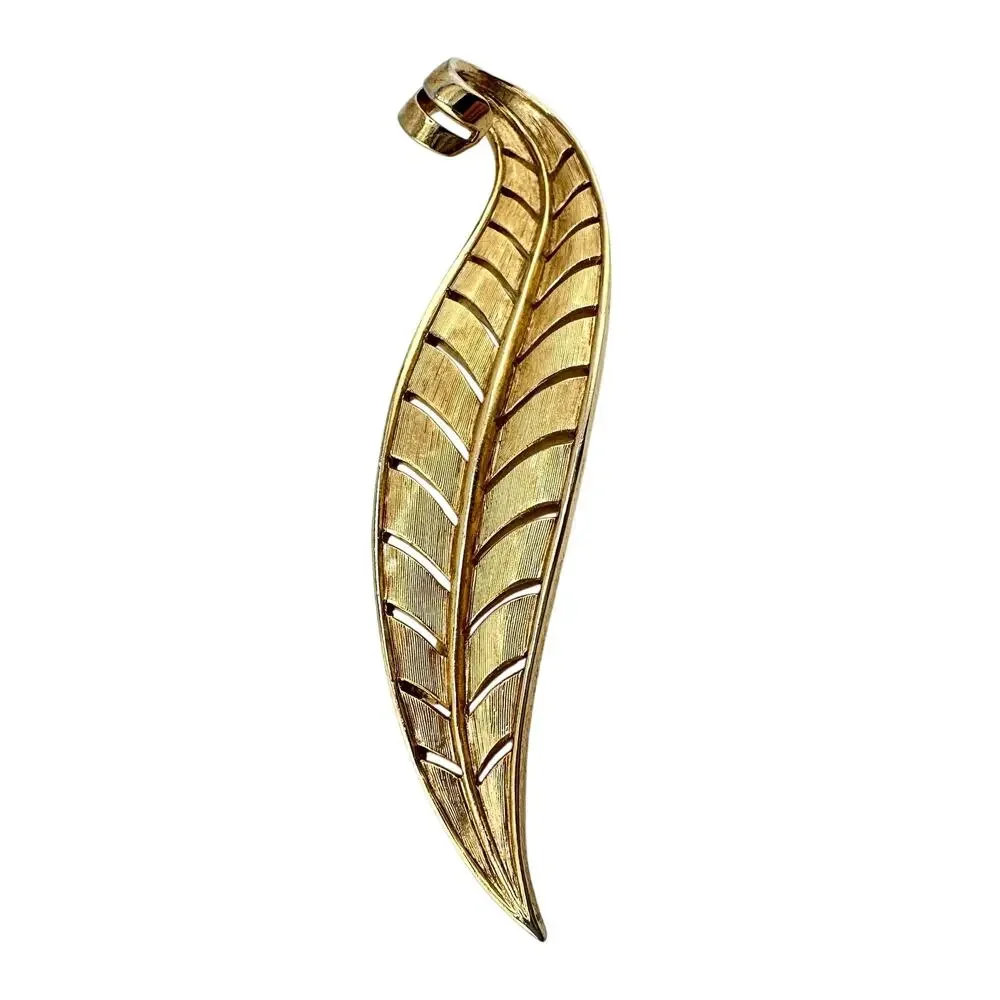 Vintage Crown Trifari MCM Retro 1950s 1960s Leaf Quill Feather Gold Tone Brooch